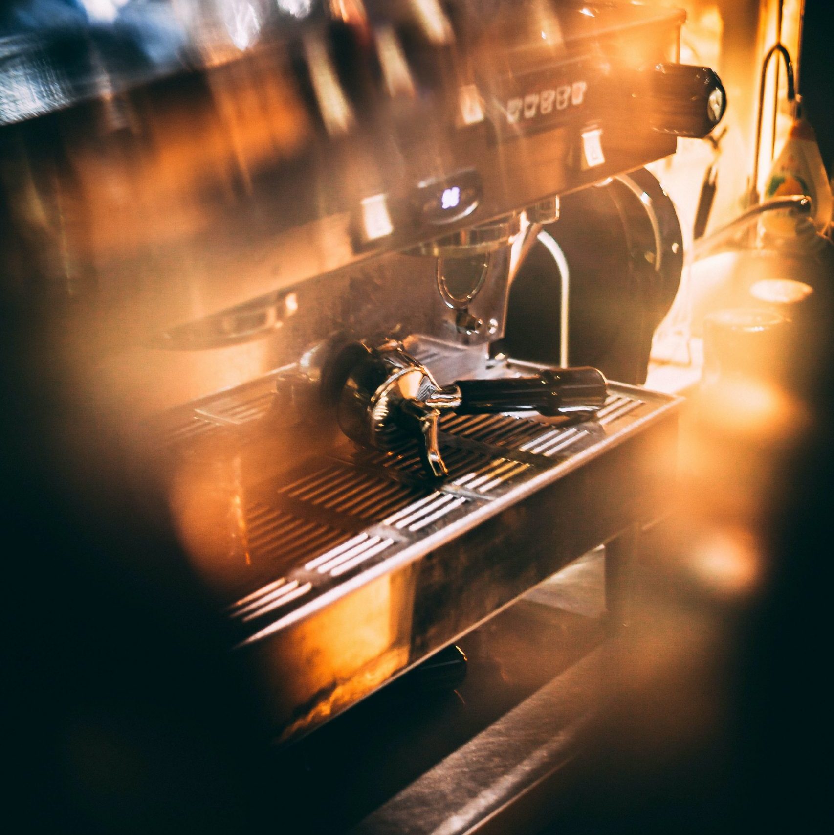 alt="Bild einer Siebträgerkaffeemaschine"